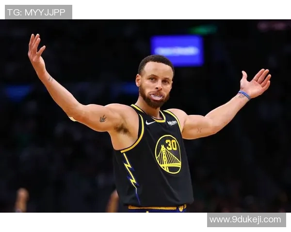 姚明挑战自我模仿库里三分球技巧展现篮球新风采 姚明挑战自我模仿库里三分球技巧展现篮球新风采