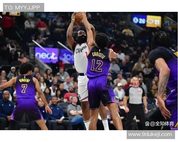 快船队客场击败湖人,取得七连胜——洛杉矶德比之夜 快船队客场击败湖人,取得七连胜——洛杉矶德比之夜